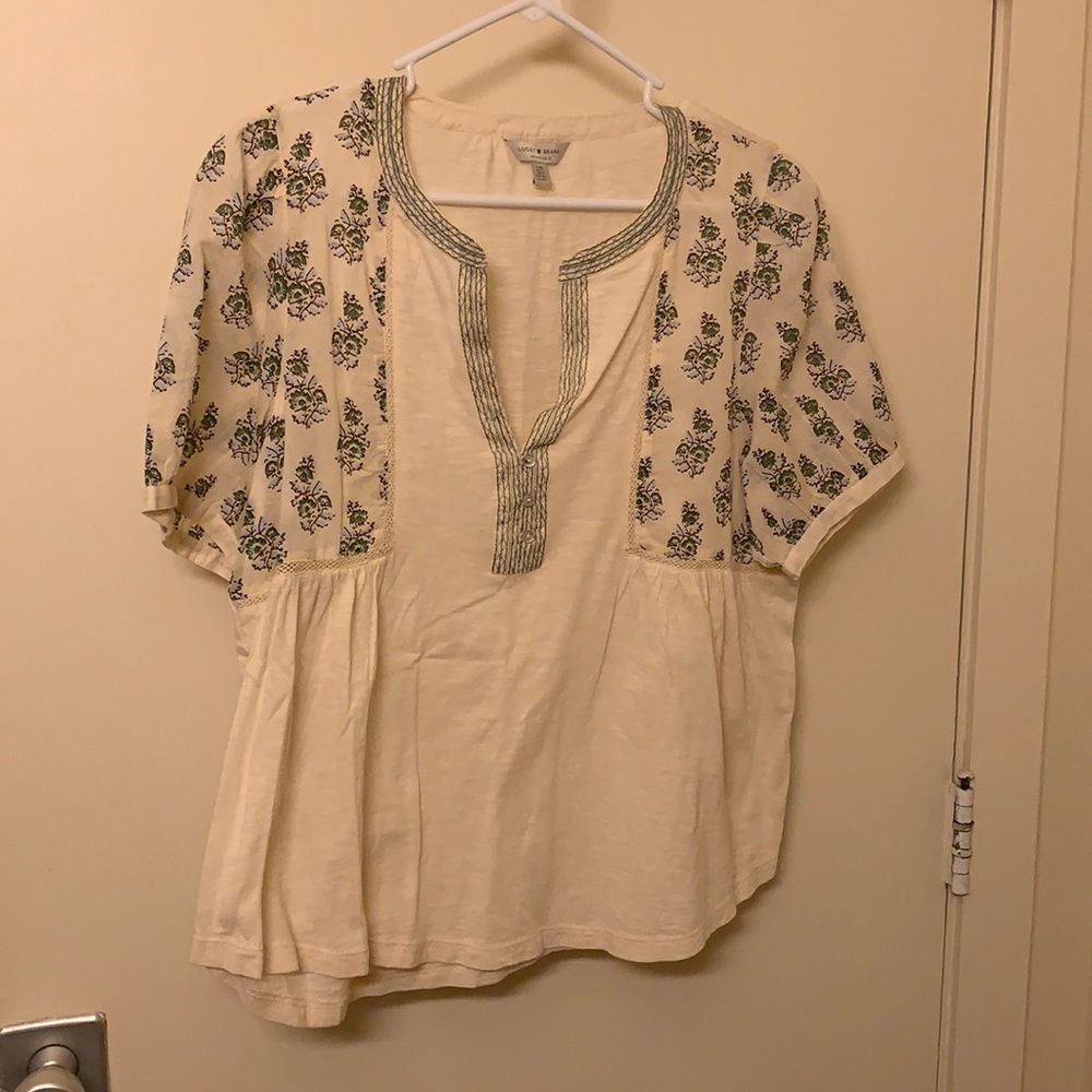 NWOT Lucky Brand v-neck cream top with green floral detail size L